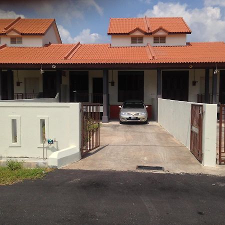 הוילה Malacca Teratakmuslim H'H מראה חיצוני תמונה