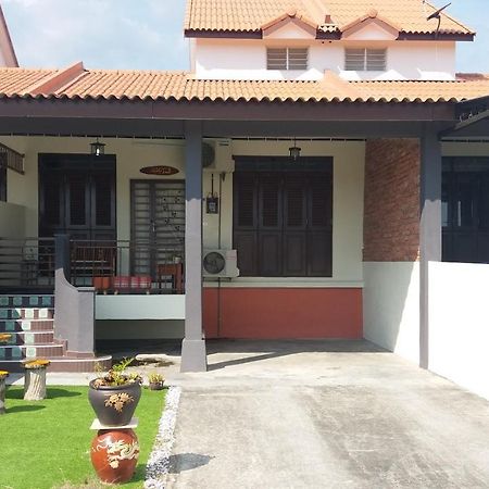 הוילה Malacca Teratakmuslim H'H מראה חיצוני תמונה