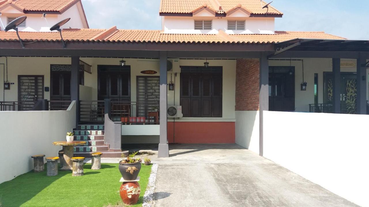 הוילה Malacca Teratakmuslim H'H מראה חיצוני תמונה